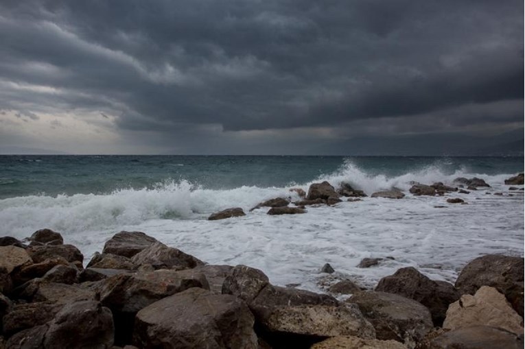 Nastavlja se potraga za nestalima u pomorskoj nesreći kod Dubrovnika, u gradu dan žalosti