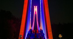 FOTO Simbol Osijeka zablistao u novom ruhu: Viseći pješački most od sada ima trajnu rasvjetu