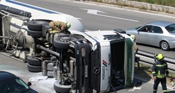 FOTO Na rotoru u Splitu prevrnuo se teretni kamion, promet u kolapsu