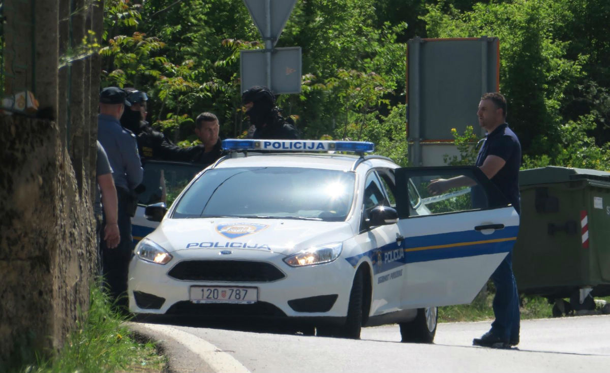 Pogledajte privođenje veterana koji je kod Imotskog prijetio bombom