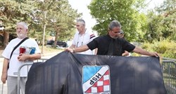 FOTO Srb pod opsadom policije: Prosvjednici predvođeni Kelemincem skandirali "Za dom spremni"