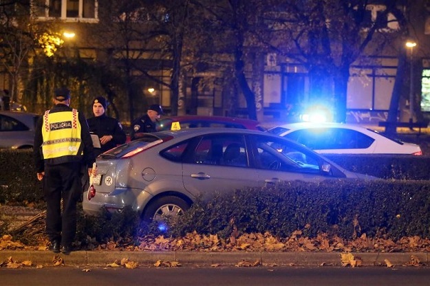 Izgubio kontrolu nad autom u Zagrebu, pa završio na tramvajskoj pruzi
