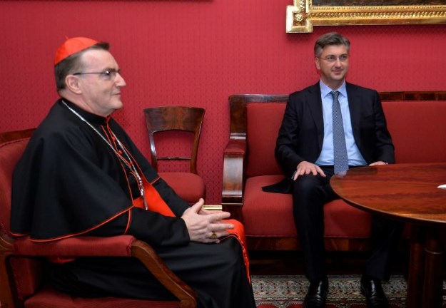 FOTO Susreli se Bozanić i Plenković, u sjajnom raspoloženju popričali o suradnji Crkve i države