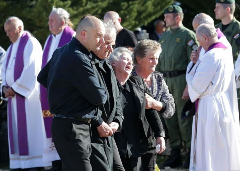 SPROVOD UBIJENIH RODITELJA Neutješna obitelj oprostila se od Silvane i Marina