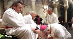 Pogledajte kako su hrvatski svećenici prali i ljubili noge vjernicima