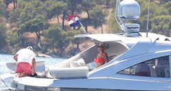 Lepa Brena pod hrvatskom zastavom pokazala da je i dalje seks simbol