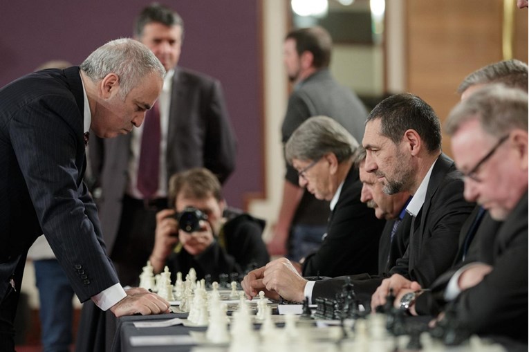 ĆIRO NIJE IMAO ŠANSE Kasparov pobijedio Šeksa, ministre, legendarnog trenera i svih 20 protivnika