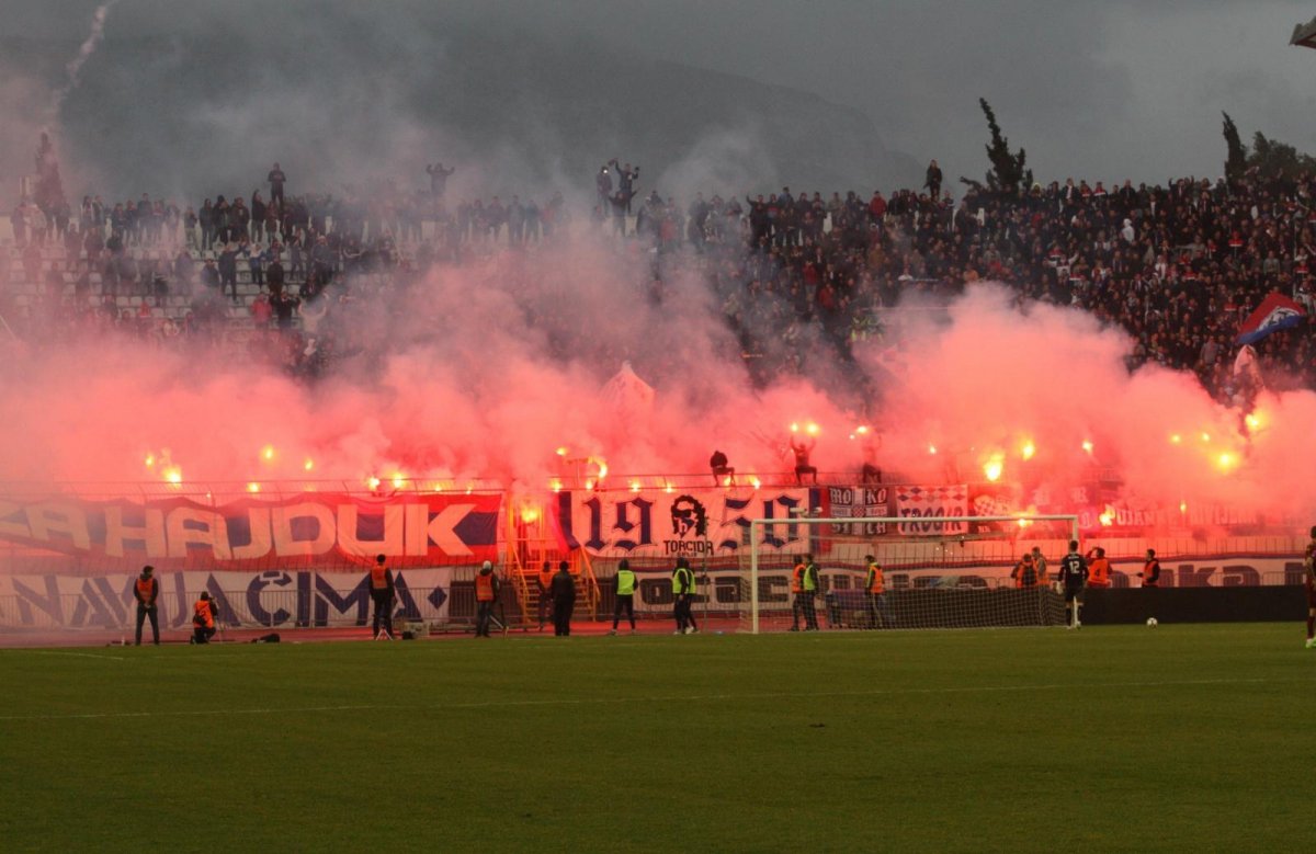 HAJDUK DRASTIČNO KAŽNJEN Zbog velike bakljade i rasizma zatvoren je sjever Poljuda