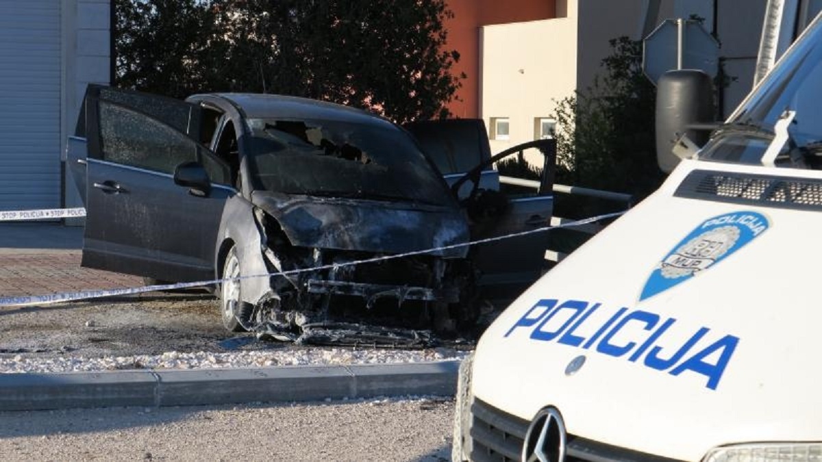 FOTO Obračun u Kaštel Starom: "Automobile mi je zapalila konkurencija"