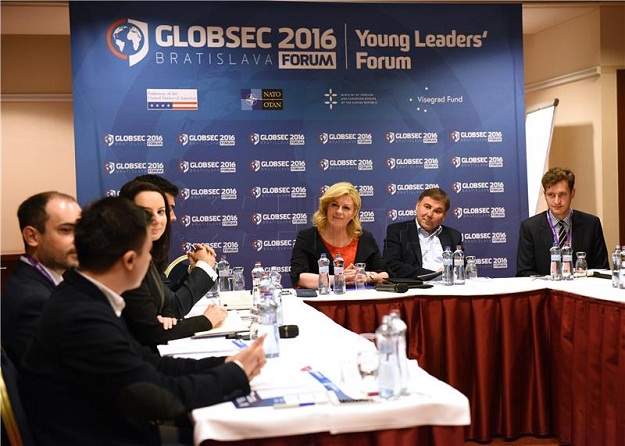 Kolinda s predstavnicima Microsofta i SAAB-a: Razgovarali o budućnosti borbenih lovaca u Hrvatskoj