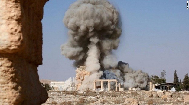 Nema kraja zvjerstvima: ISIS ubio tri zarobljenika raznijevši ih vezane za drevne stupove u Palmyri