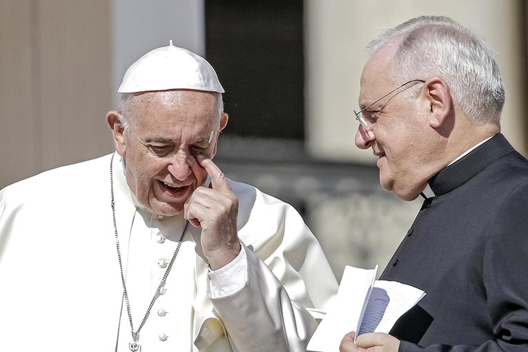 Papa Franjo priznao: Ponekad zaspim dok molim