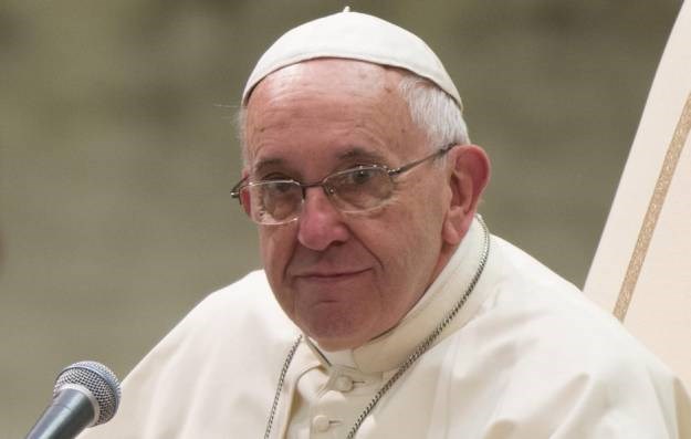 Papa Franjo: Postoji rizik da će se teroristi ušuljati u Europu zajedno s izbjeglicama