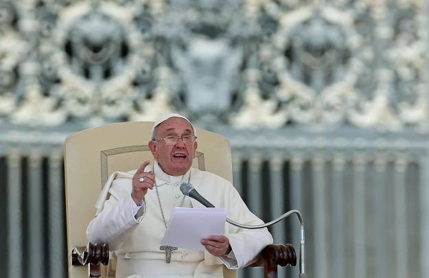 Papa svećenicima: Ne plašite narod Bogom i ne uskraćujte krštenje