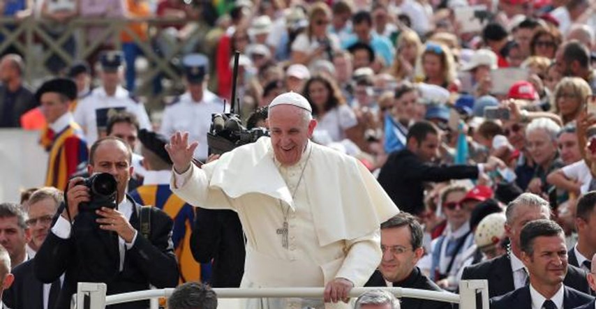 Papa traži da crkvene ustanove koje ne pomažu ljudima plaćaju poreze