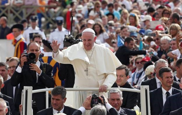 Papa traži da crkvene ustanove koje ne pomažu ljudima plaćaju poreze