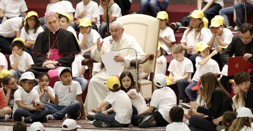 Papa Franjo: Mnogi moćni ljudi ne žele mir jer žive od rata