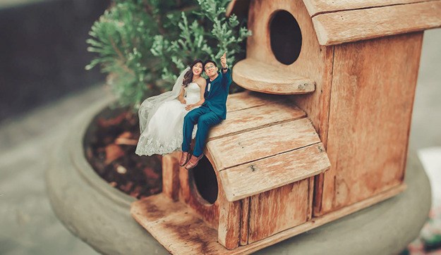 Svadbeni fotograf mladence predstavlja kao minijaturne zaljubljene parove