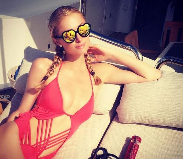 Ovako zimuje Paris Hilton: Bikini, jahta i ugodno društvo