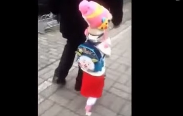 Urnebesni video: Ovaj pas hoda na dvije noge kao prava manekenka