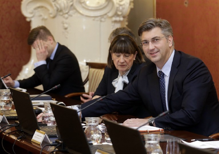 Plenković daleko od očiju javnosti podijelio 5 fotelja i predložio još 29 uhljebljenja