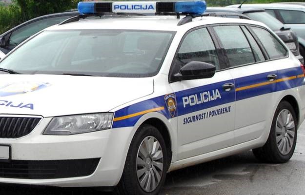 Prometna nesreća kod Čakovca: Vozač jurio, izletio sa ceste u jarak i zadobio teške ozljede