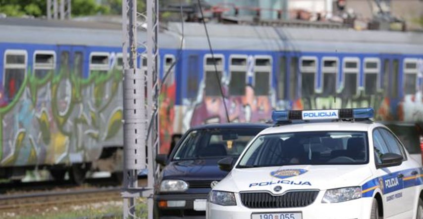 Požar u vlaku koji je putovao za Slavonski Brod uzrokovao je kvar na elektro instalaciji