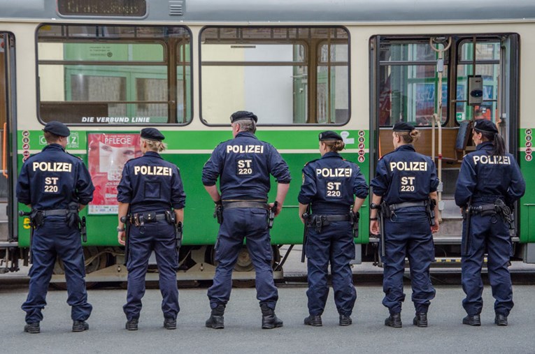 Austrijanac dobio kaznu jer je policajce nazvao štrumpfovima