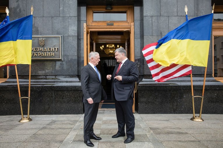 Američki ministar Mattis posjetio Kijev, u gradu odjeknula eksplozija