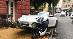 Skupocjenim Porscheom se zabio u palmu u centru Opatije