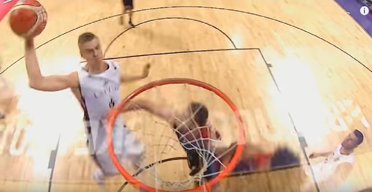 TRICA IZ SVLAČIONICE I BRUTALNO ZAKUCAVANJE U FACU Najbolji potezi sjajnog Eurobasketa