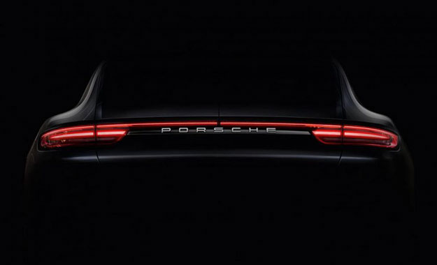 Nova Porsche Panamera pred vratima