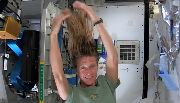 Video astronautkinje koja pere kosu u svemiru će vas oduševiti