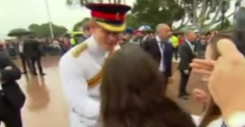 Princ Harry poručio obožavateljici kako su selfieji loša stvar
