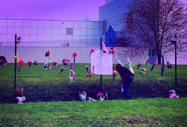 FOTO Suze i tuga na (ljubičastoj) kiši: Tisuće fanova oprašta se od Princea