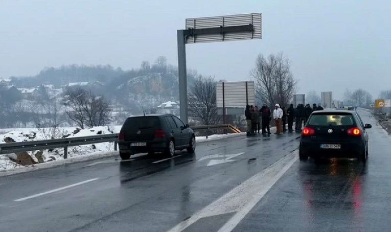 Veterani u BiH odblokirali cestu kod Doboja, kažu da se vraćaju sutra