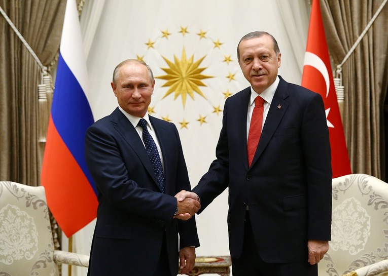 Putin i Erdogan razgovarali o situaciji u Siriji, kažu da sukobe treba riješiti političkim putem