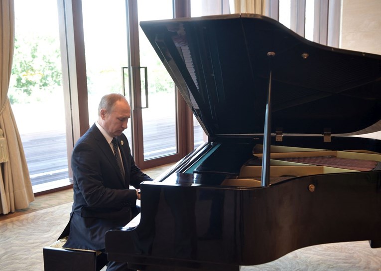 VIDEO Još jedan "spontani" PR trik: Putin zasvirao na klaviru kineskog kolege