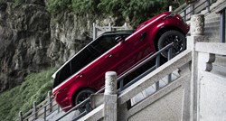 VIDEO Range Rover na putu do Rajskih vrata svladao 99 zavoja i 999 stepenica