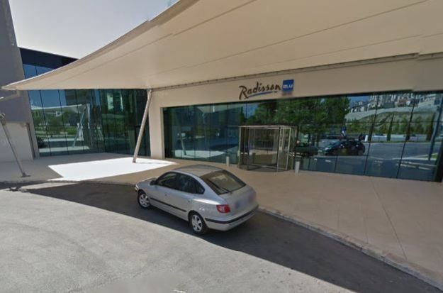 Naoružani opljačkali mjenjačnicu u splitskom hotelu i pobjegli ukradenom Opel Vectrom