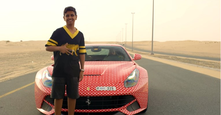VIDEO 15-godišnjak već ima svoj Ferrari, a njegov izbor vizualnog tuninga postao je viralni hit