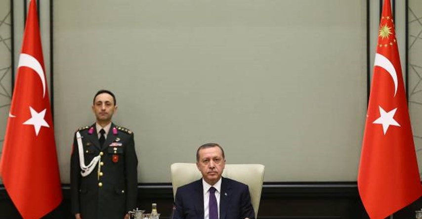 U Turskoj istraga zbog nezakonitog prisluškivanja, Erdogan krenuo u novu čistku policije