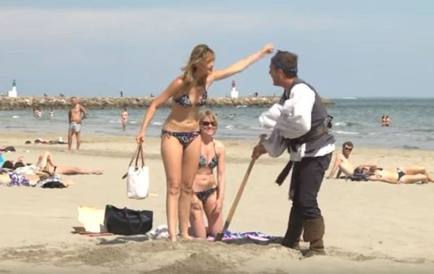 VIDEO Remi Gaillard urnebesno izmaltretirao ljude na plaži