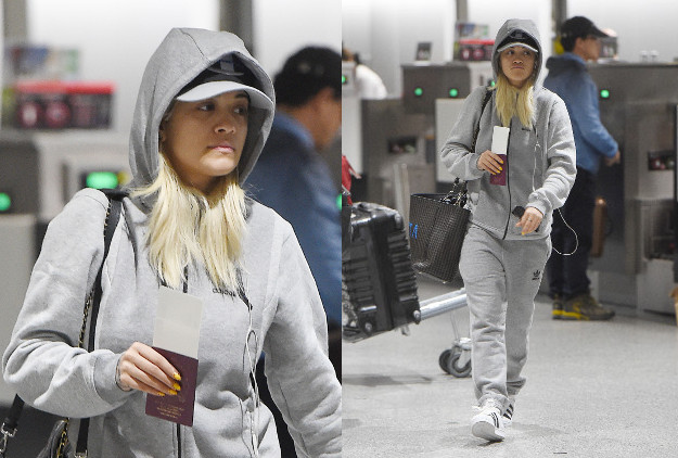 Bez šminke: Rita Ora u neprimjetnom izdanju prošetala aerodromom