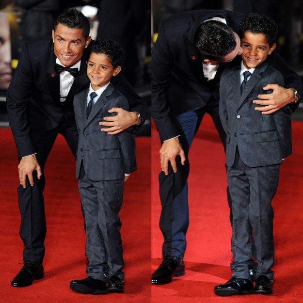 Kakvi frajeri: Cristiano Ronaldo poveo sina na premijeru filma "Ronaldo"