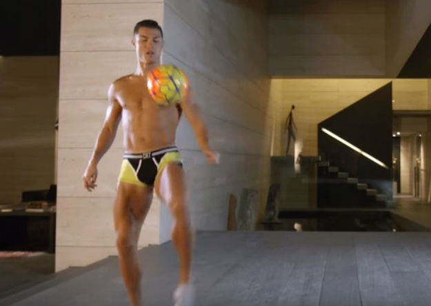 Cristiano Ronaldo u donjem rublju pokazao svoj nogometni talent