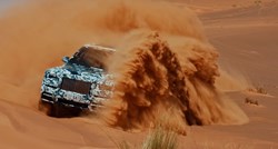VIDEO Rolls Royce Cullinan je luksuzni tenk koji ni pustinjski pijesak ne može zaustaviti