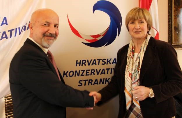 Sve veći broj pravaša iz HSP-a AS prelazi u "Hrvatske konzervativce"