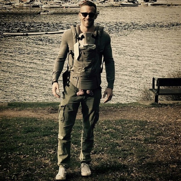 Ovo je jedan jako sexy holivudski tata: Ryan Reynolds pozirao s kćerkicom James