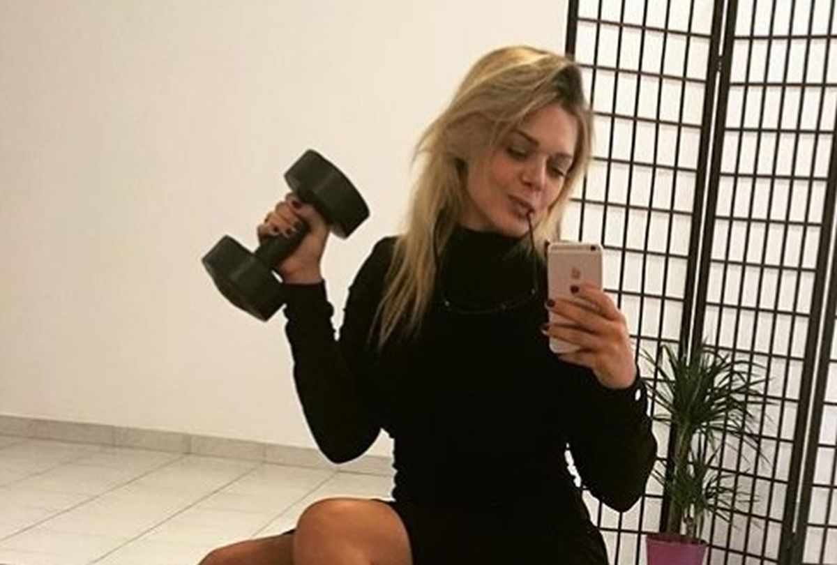 Sandra Perković pokazala seksi liniju, svi gledaju penis u pozadini: "Gle male ćune"